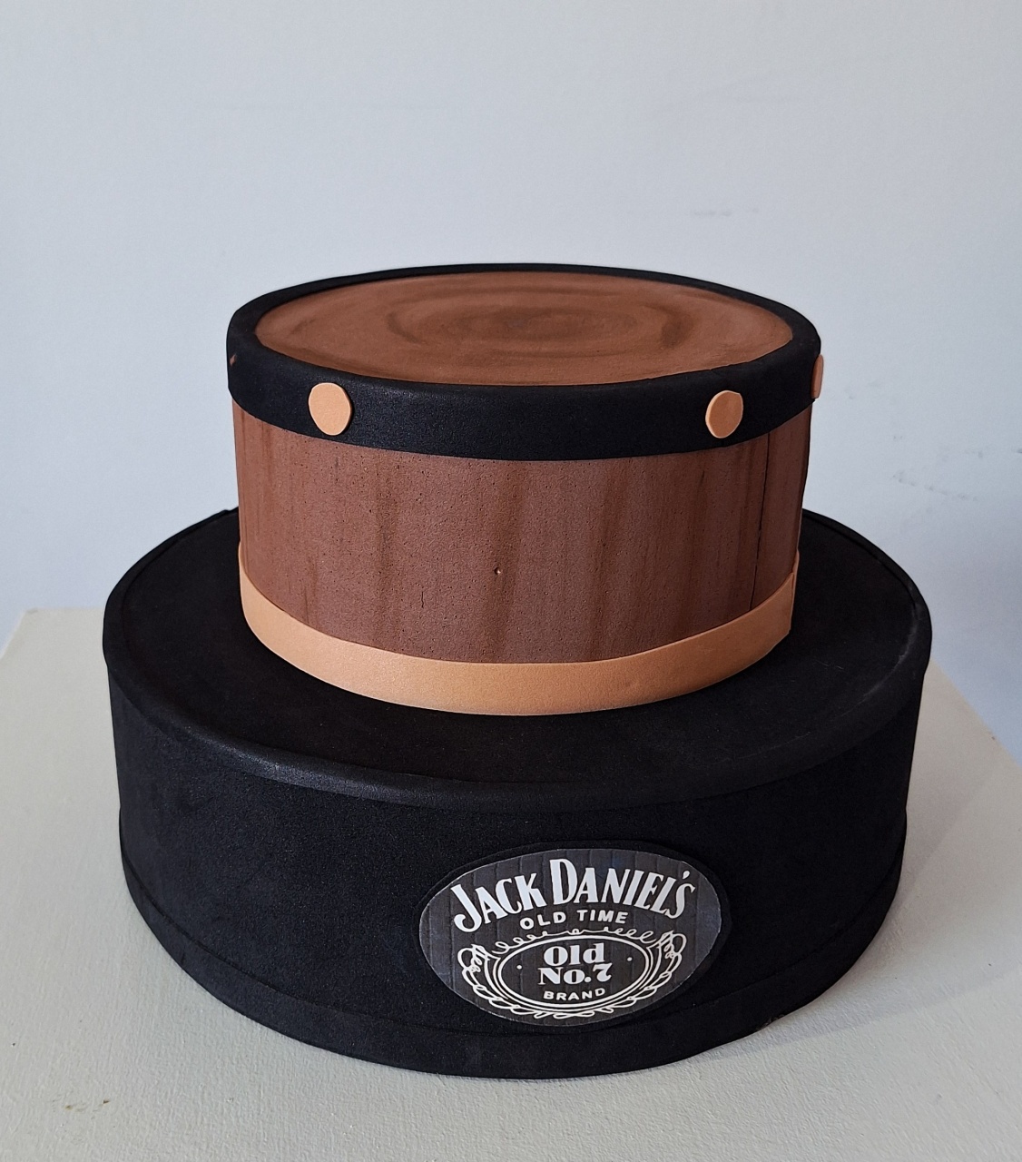 Bolo Fake Jack Daniels  - SonikaDecoracaohttps://wa.me/message/Q2BS5PB4ZSIYH1
