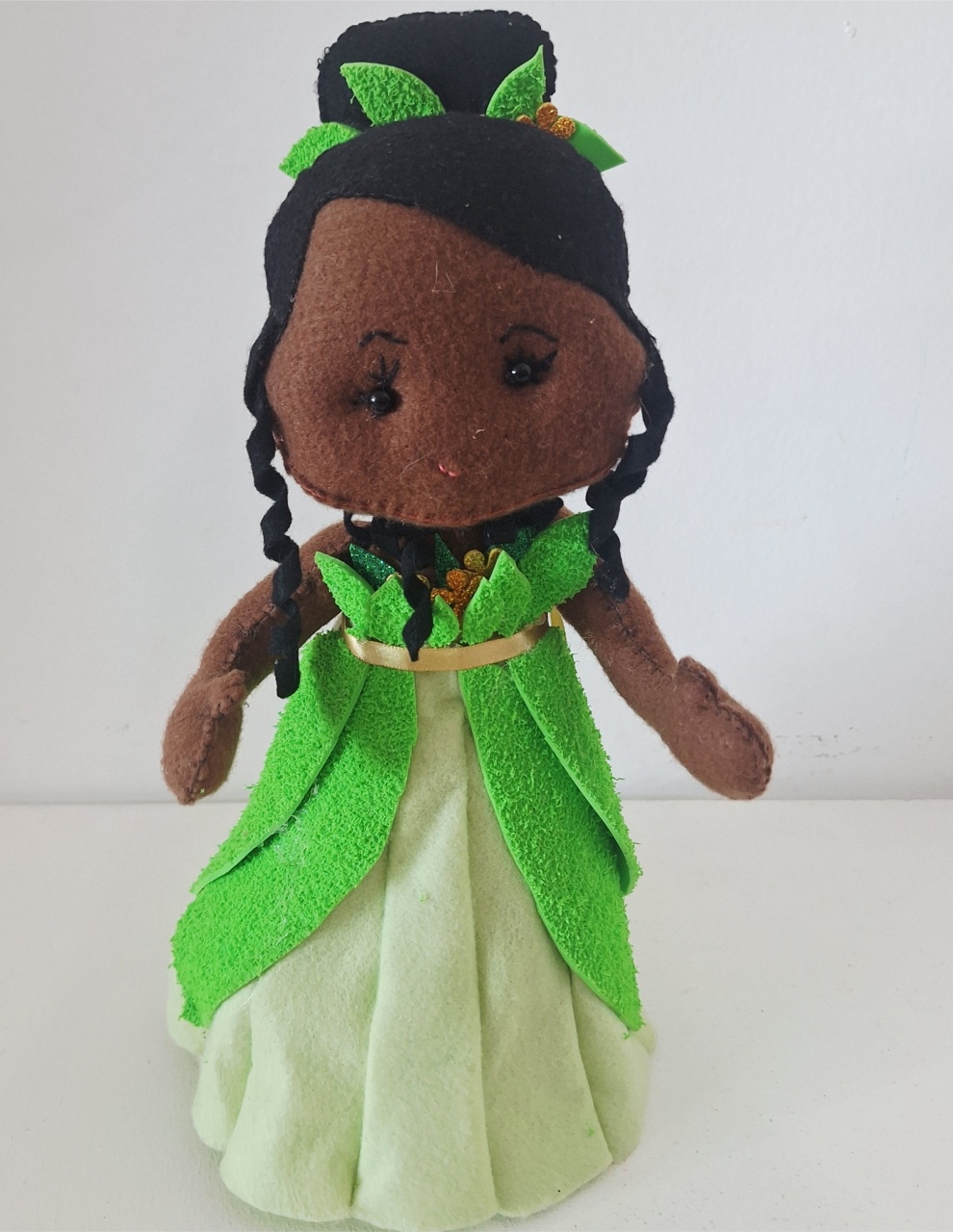 Personagem Princesa Tiana - SonikaDecoracaohttps://wa.me/message/Q2BS5PB4ZSIYH1