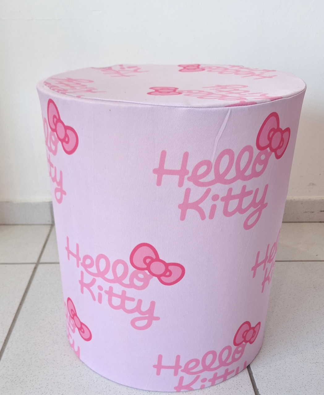 Capa Cilindro Hello Kitty P - SonikaDecoracaohttps://wa.me/message/Q2BS5PB4ZSIYH1