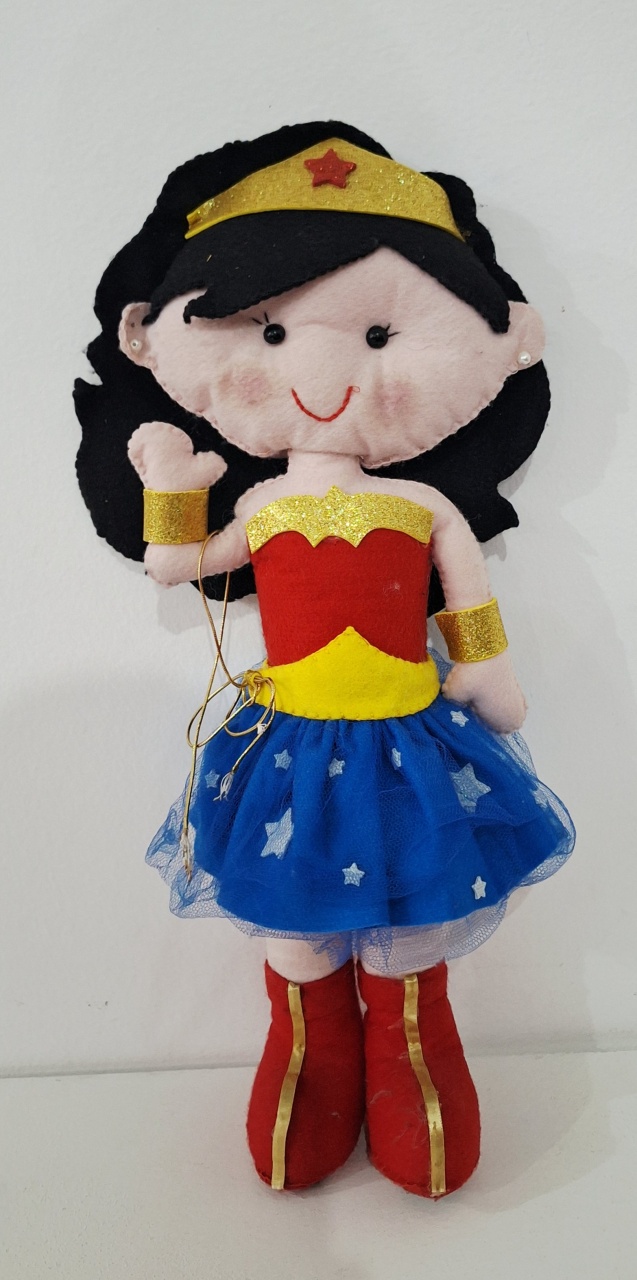 Personagem Mulher Maravilha - SonikaDecoracaohttps://wa.me/message/Q2BS5PB4ZSIYH1