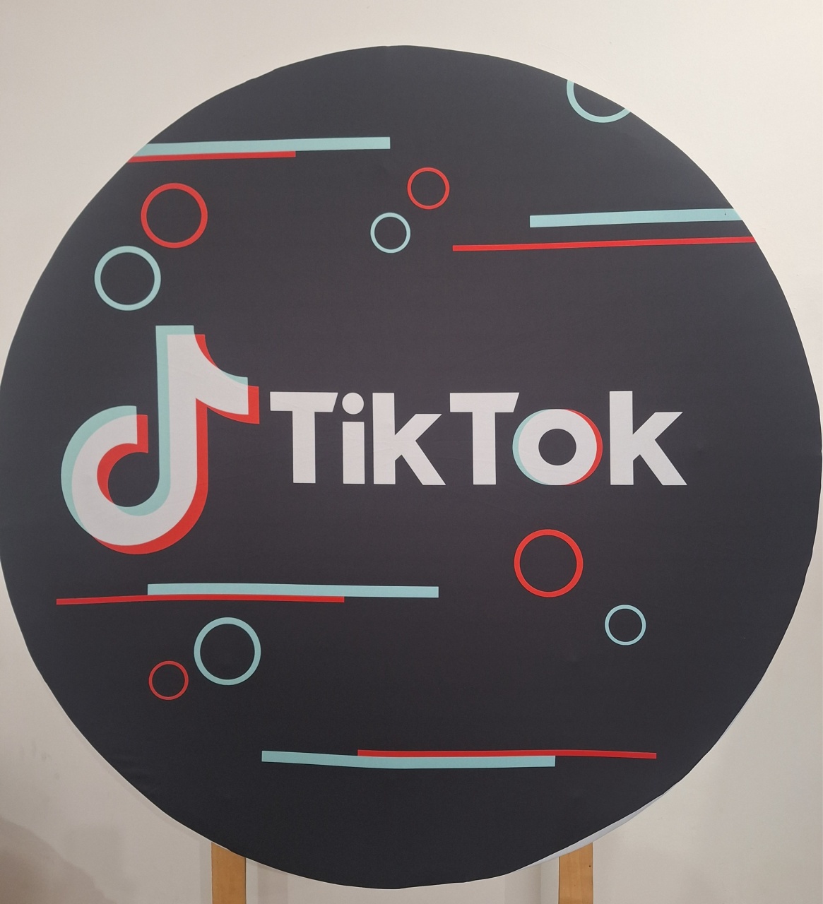Painel Tik Tok - SonikaDecoracaohttps://wa.me/message/Q2BS5PB4ZSIYH1
