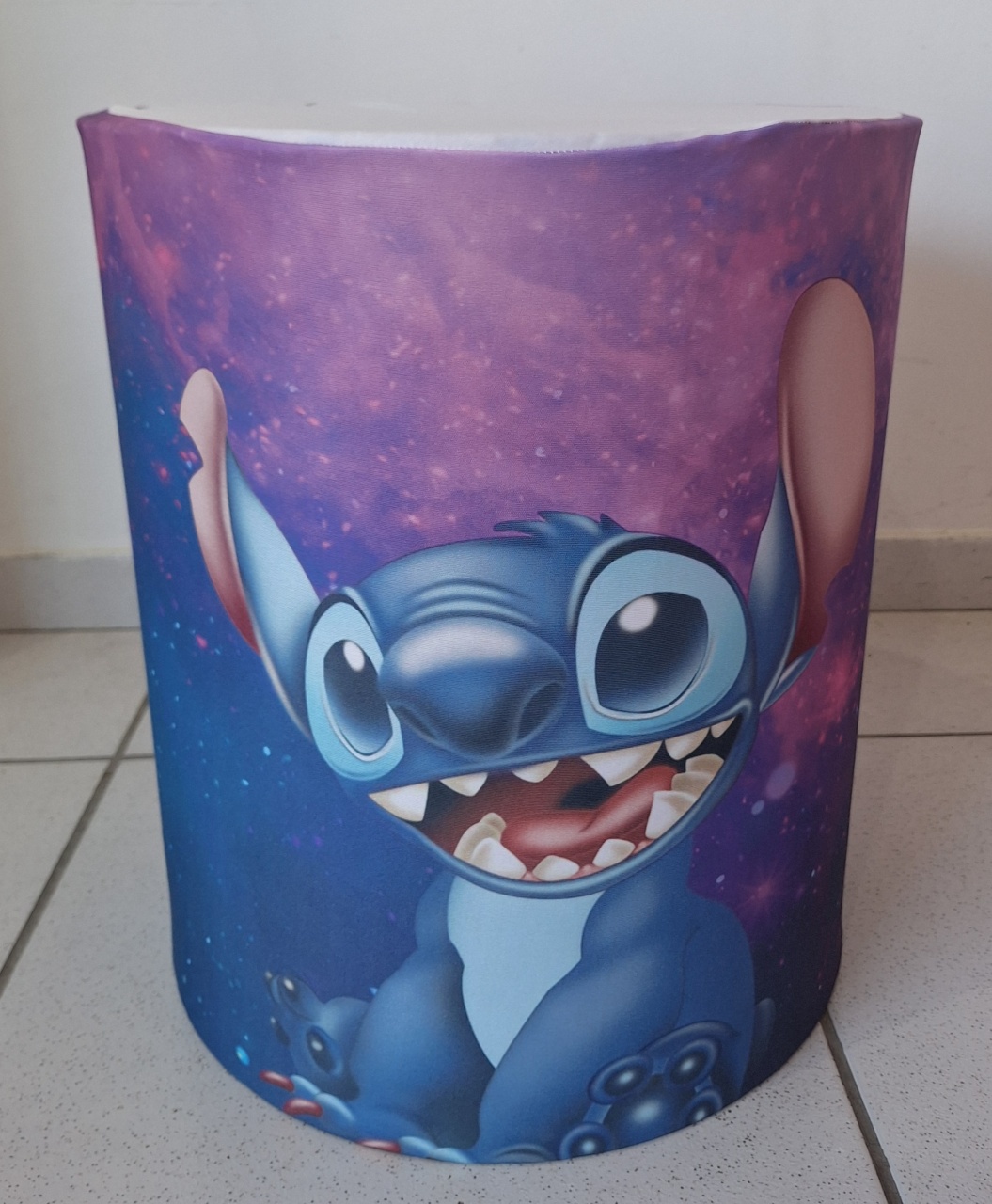Capa Cilindro Stitch Estrelado P - SonikaDecoracaohttps://wa.me/message/Q2BS5PB4ZSIYH1
