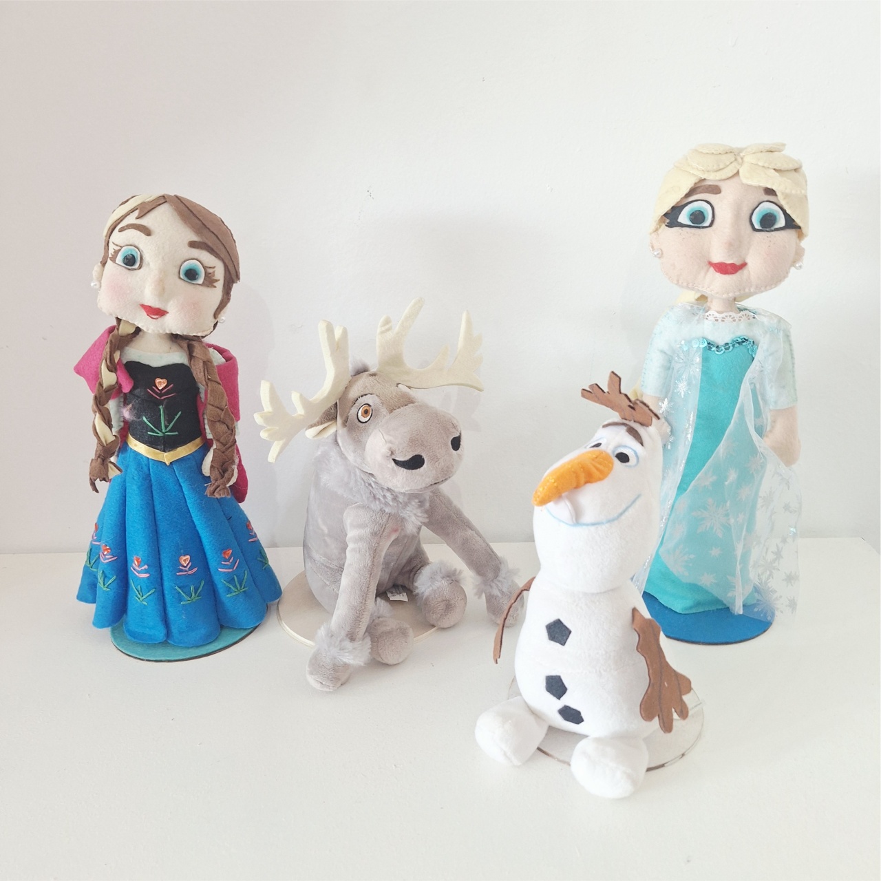 Personagem Frozen - SonikaDecoracaohttps://wa.me/message/Q2BS5PB4ZSIYH1