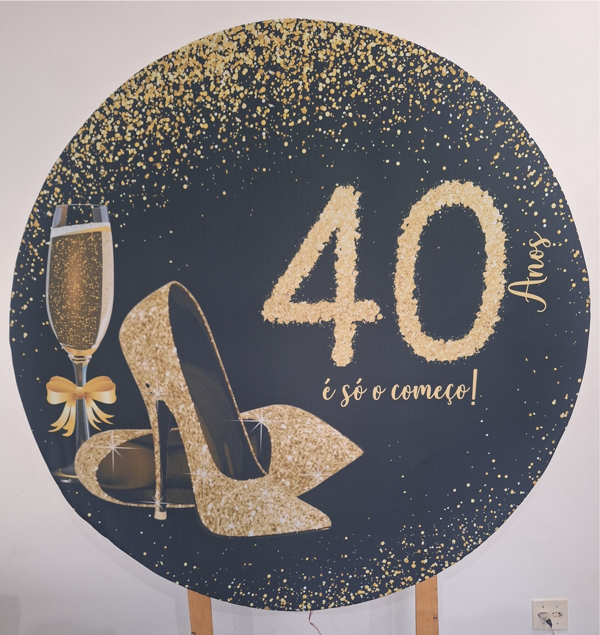 Painel 40 Anos Dourado - SonikaDecoracaohttps://wa.me/message/Q2BS5PB4ZSIYH1