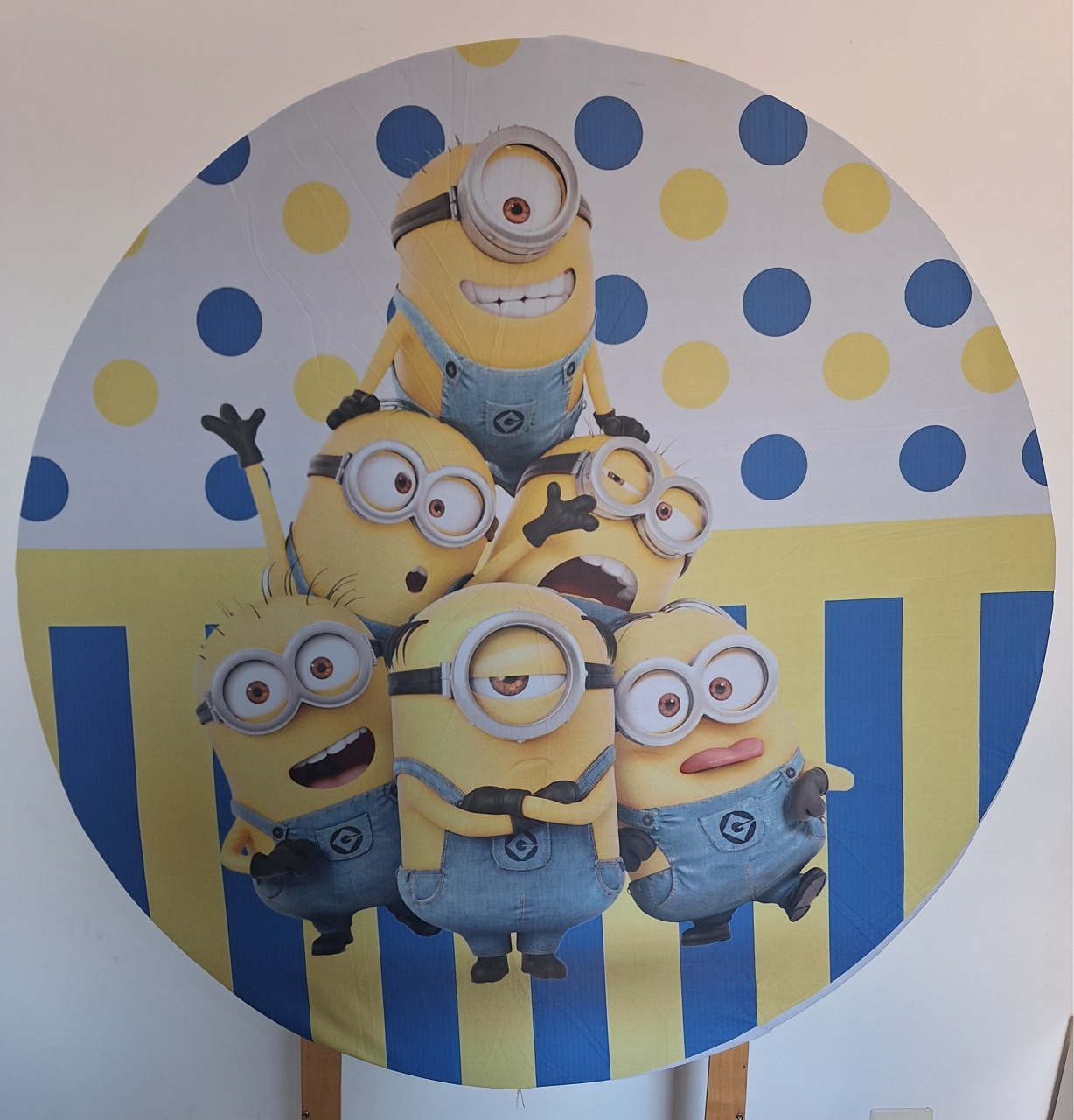 Painel Minions - SonikaDecoracaohttps://wa.me/message/Q2BS5PB4ZSIYH1
