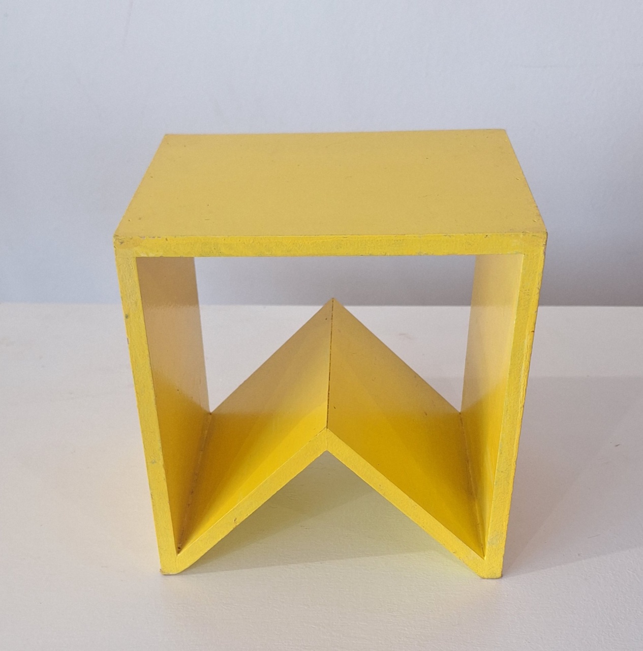 Banquinho Banderola Amarelo - SonikaDecoracaohttps://wa.me/message/Q2BS5PB4ZSIYH1