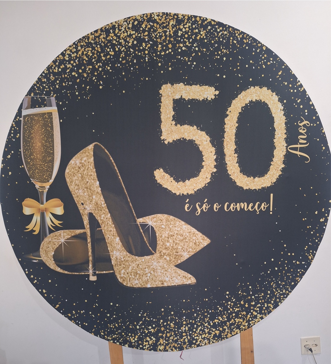 Painel 50 Anos Dourado - SonikaDecoracaohttps://wa.me/message/Q2BS5PB4ZSIYH1