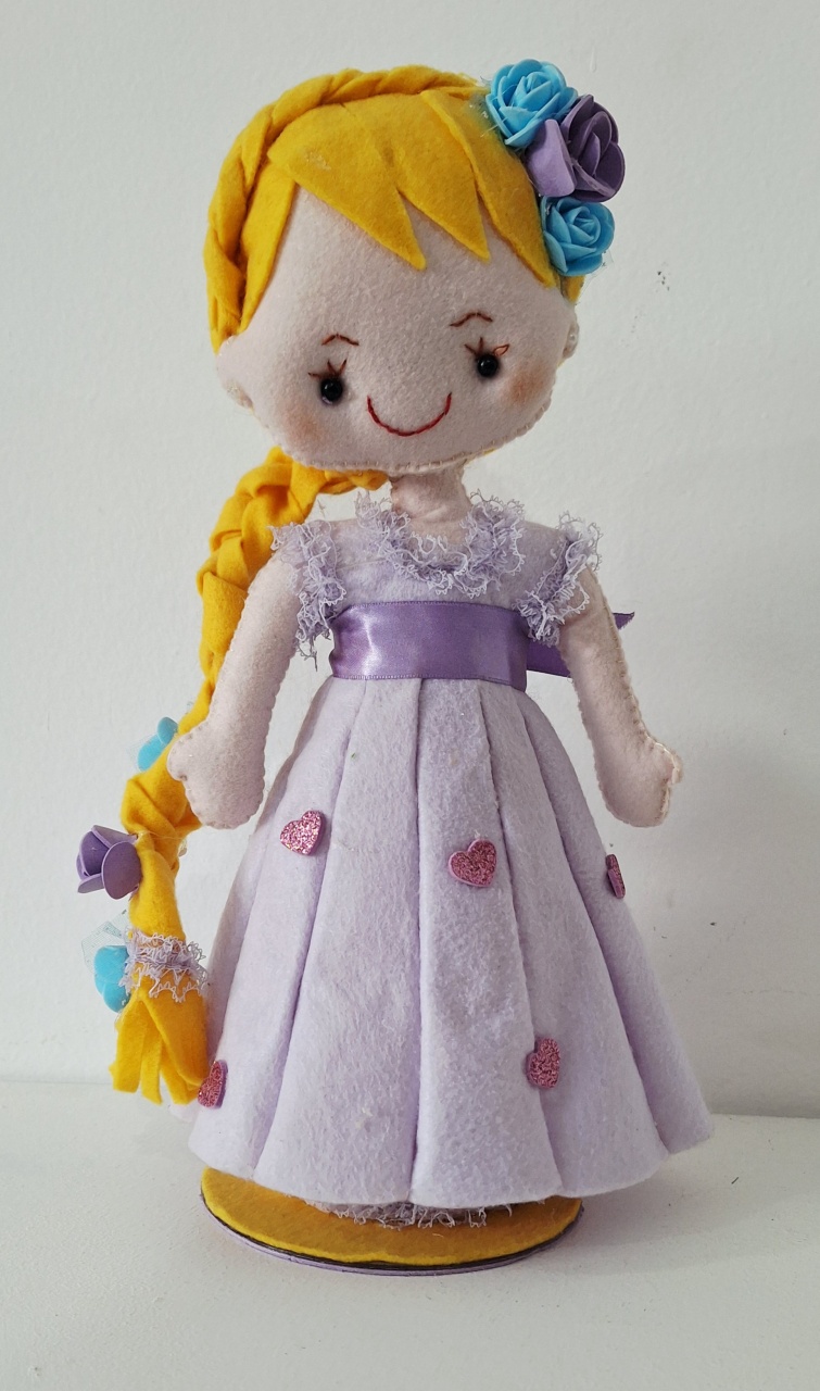 Personagem Princesa - SonikaDecoracaohttps://wa.me/message/Q2BS5PB4ZSIYH1