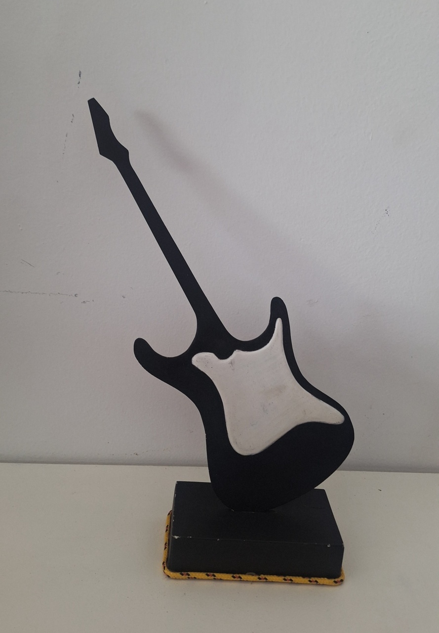 Guitarra Mesa - SonikaDecoracaohttps://wa.me/message/Q2BS5PB4ZSIYH1