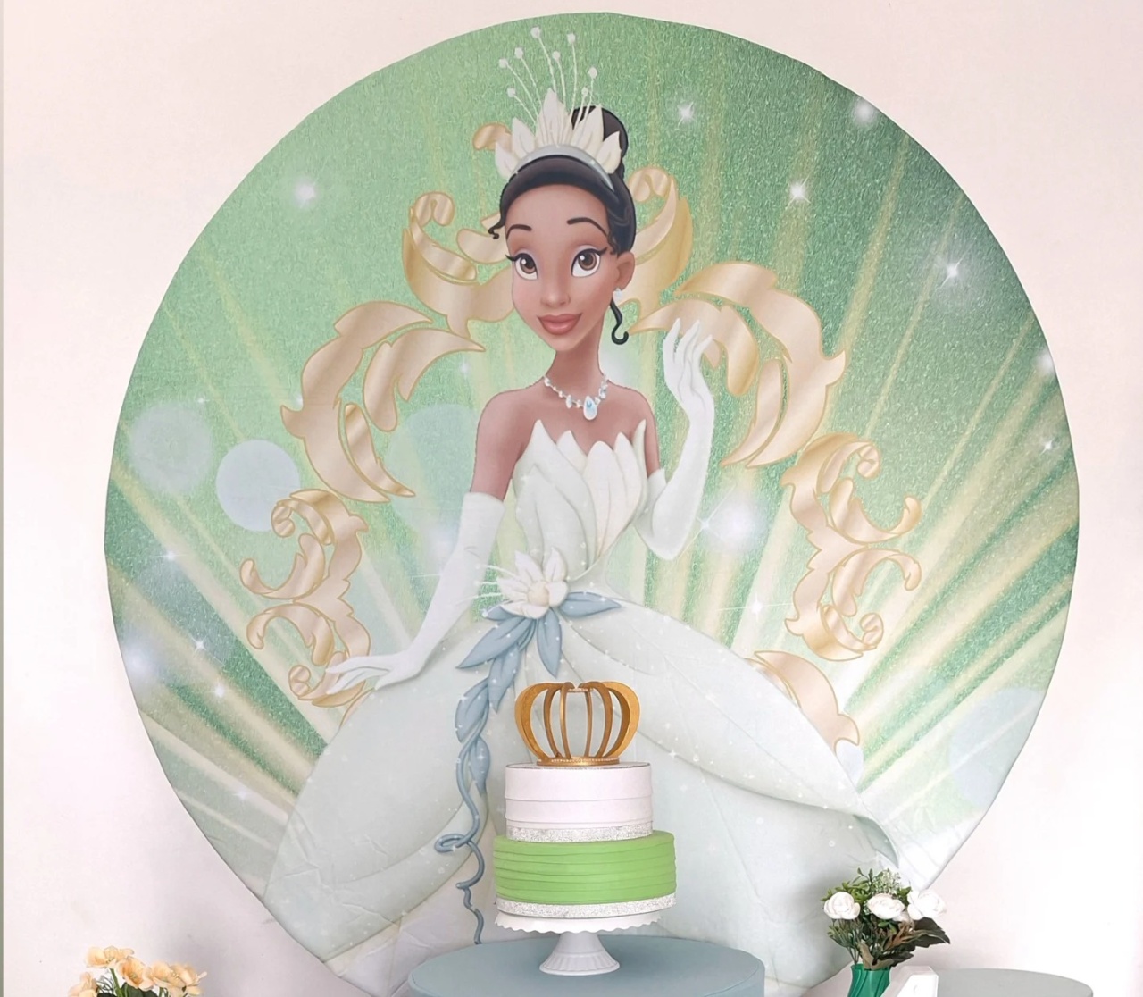 Painel Princesas Tiana  Dourado - SonikaDecoracaohttps://wa.me/message/Q2BS5PB4ZSIYH1