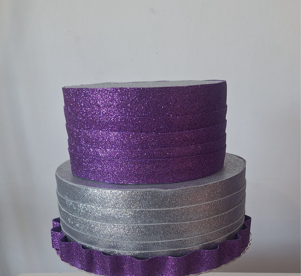 Bolo  Prata/Roxo - SonikaDecoracaohttps://wa.me/message/Q2BS5PB4ZSIYH1