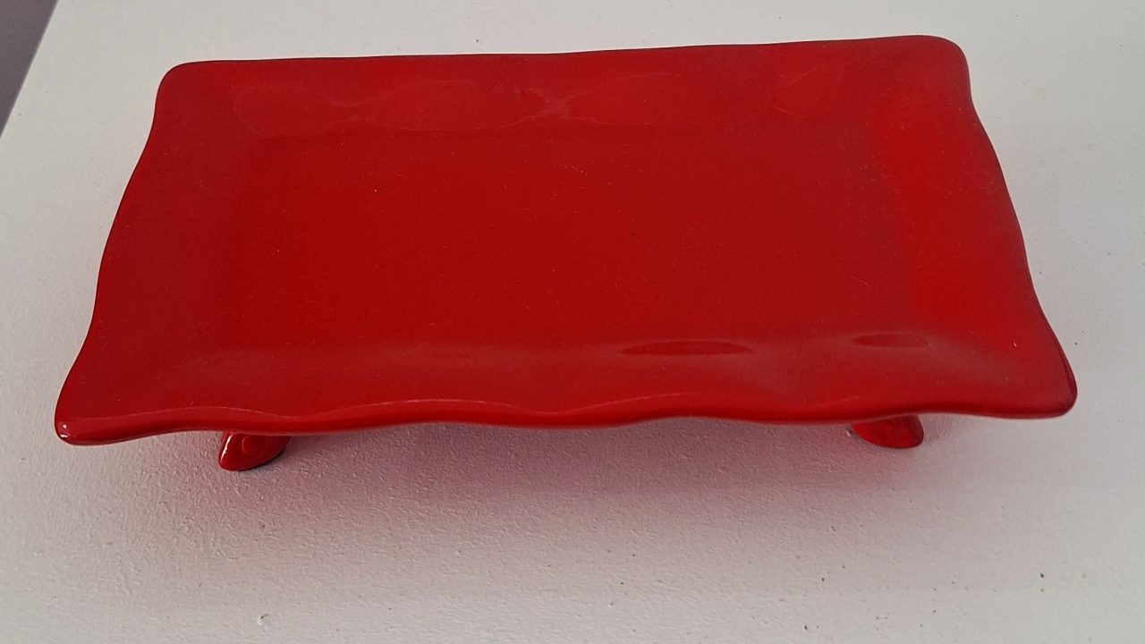 Bandeja Quad Porcelana Vermelho  - SonikaDecoracaohttps://wa.me/message/Q2BS5PB4ZSIYH1
