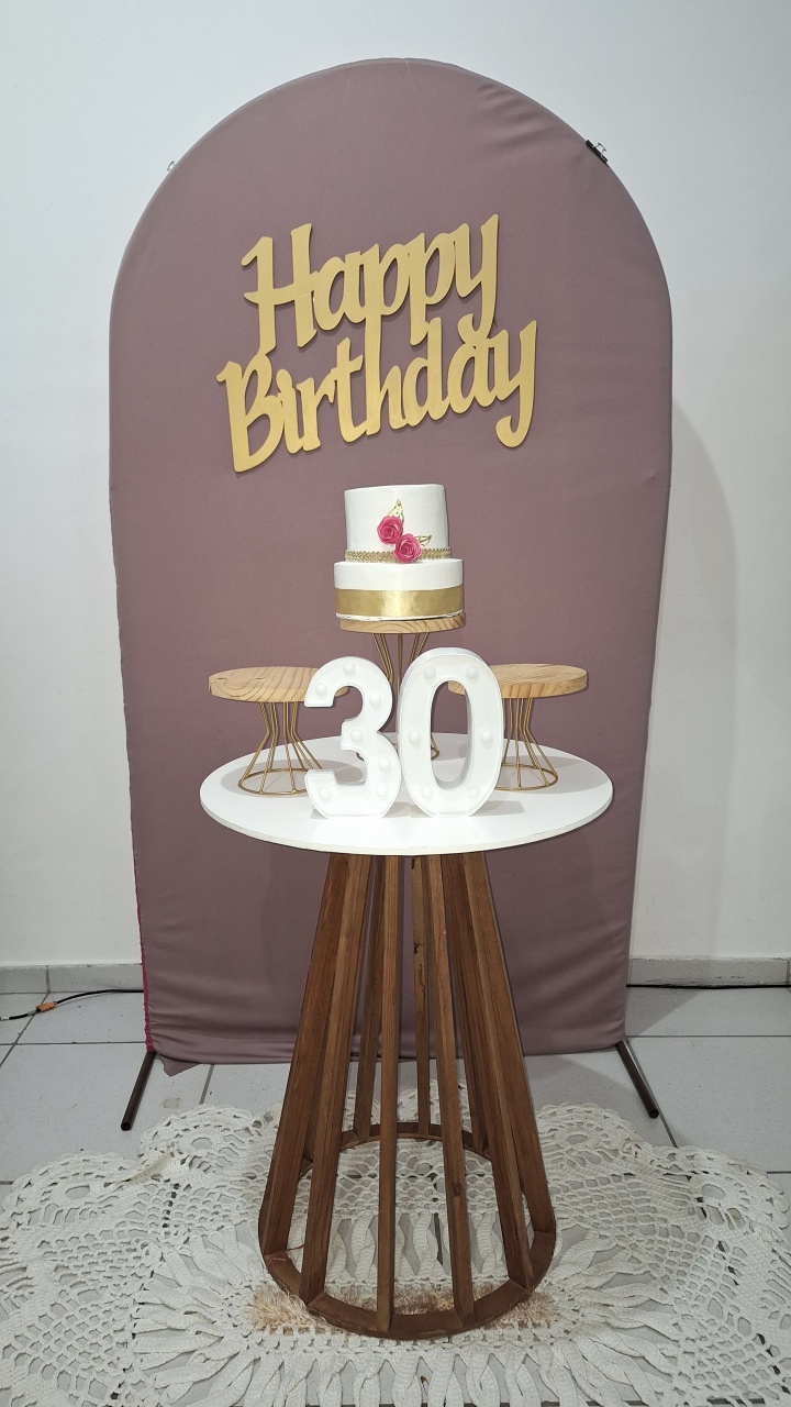 Decoração Rosé 30 Anos - SonikaDecoracaohttps://wa.me/message/Q2BS5PB4ZSIYH1