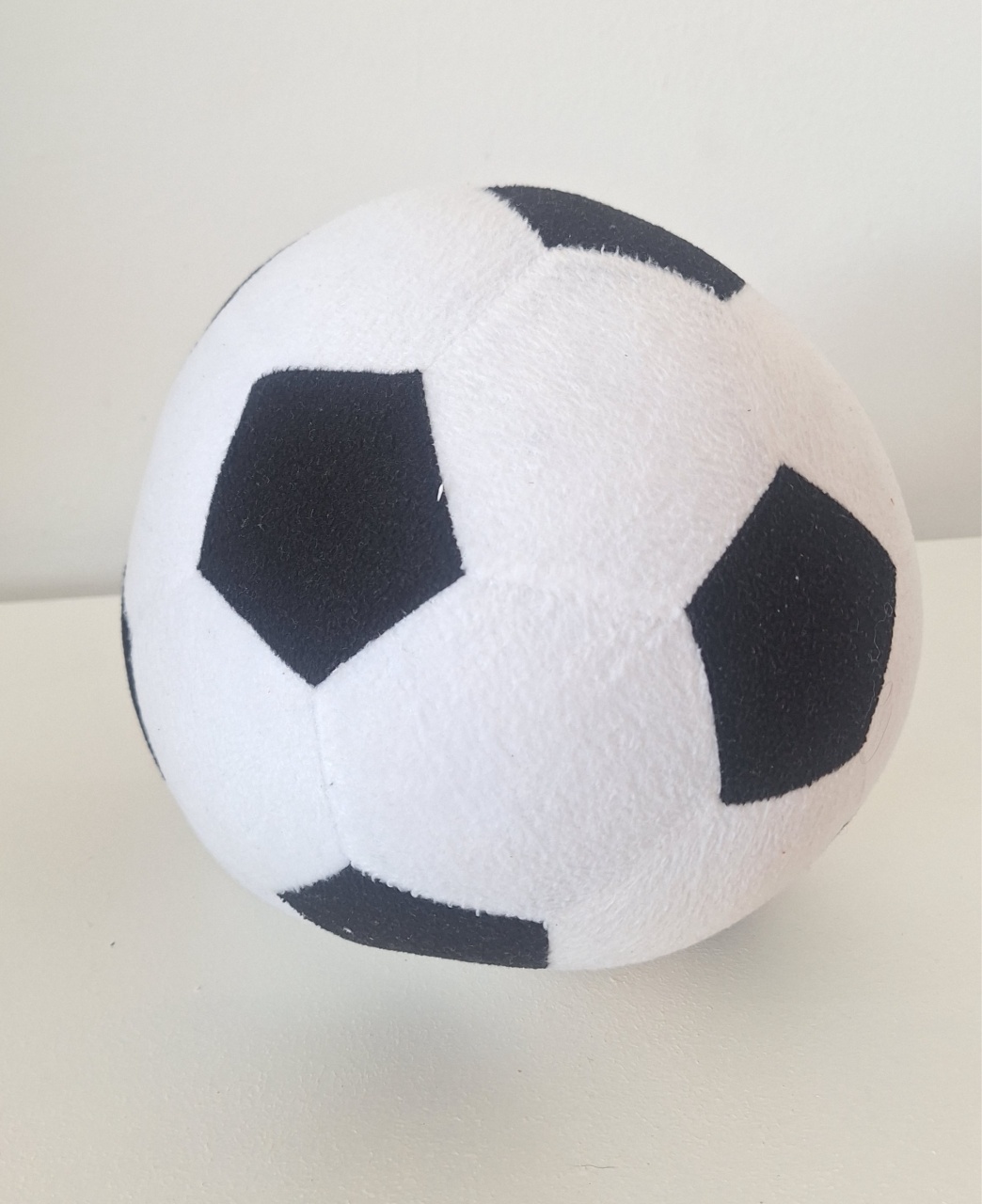 Bolo Fake Bola Pelucia - SonikaDecoracaohttps://wa.me/message/Q2BS5PB4ZSIYH1