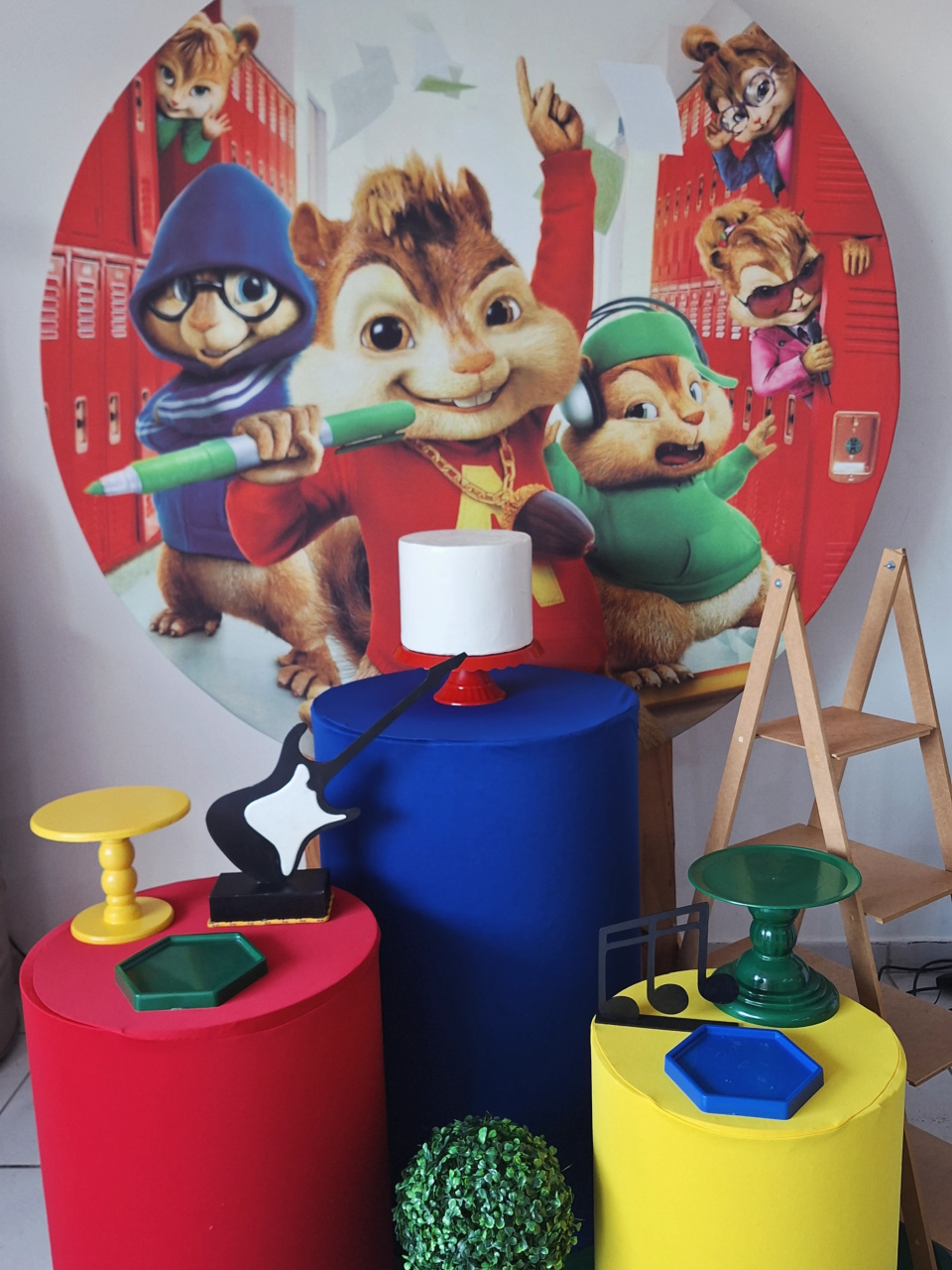 Kit Elvis Esquilos 2 - SonikaDecoracaohttps://wa.me/message/Q2BS5PB4ZSIYH1