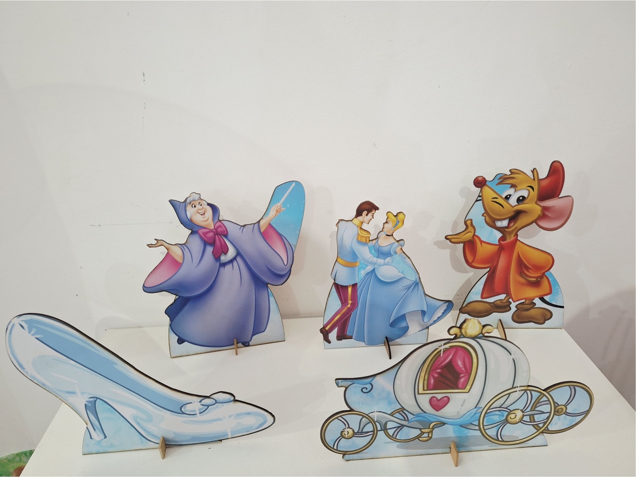 Display Cinderela - SonikaDecoracaohttps://wa.me/message/Q2BS5PB4ZSIYH1