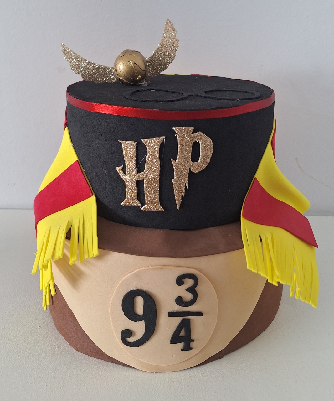 Bolo Fake Herry Potter . - SonikaDecoracaohttps://wa.me/message/Q2BS5PB4ZSIYH1
