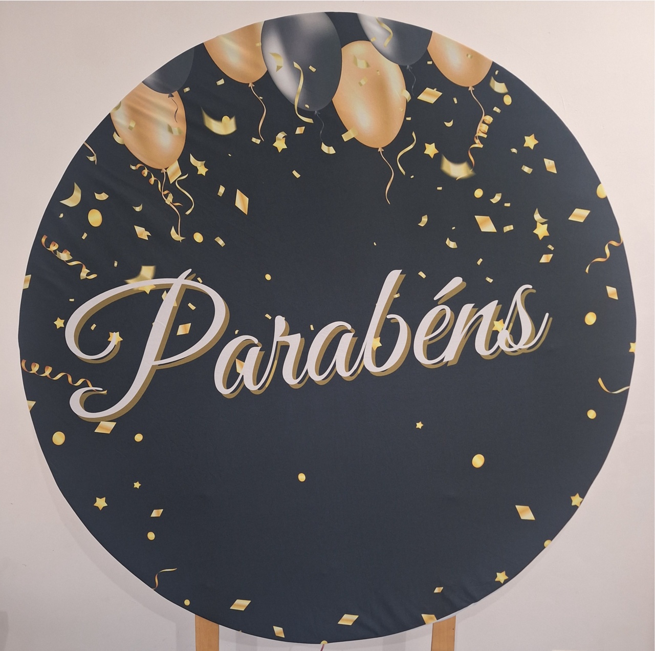 Painel Parabens Preto Balão - SonikaDecoracaohttps://wa.me/message/Q2BS5PB4ZSIYH1