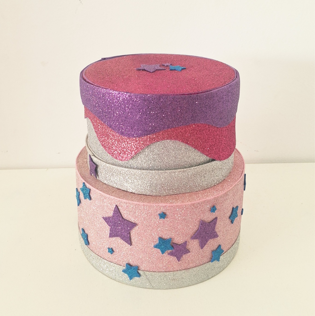 Bolo Fake Glitter Estrela Rpr - SonikaDecoracaohttps://wa.me/message/Q2BS5PB4ZSIYH1