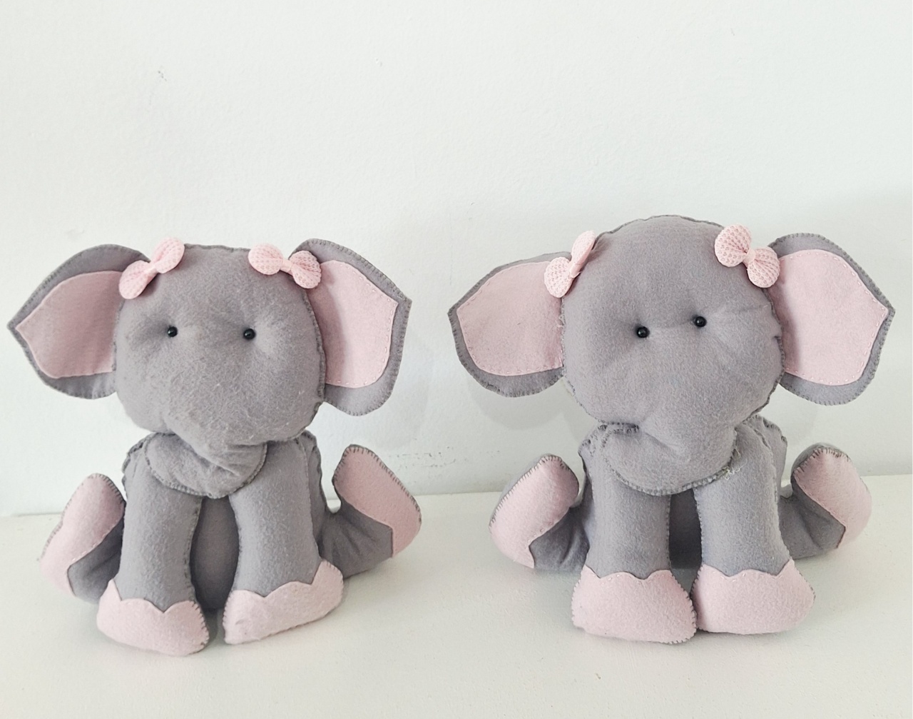 Personagem Elefante Cinza Rosa - SonikaDecoracaohttps://wa.me/message/Q2BS5PB4ZSIYH1