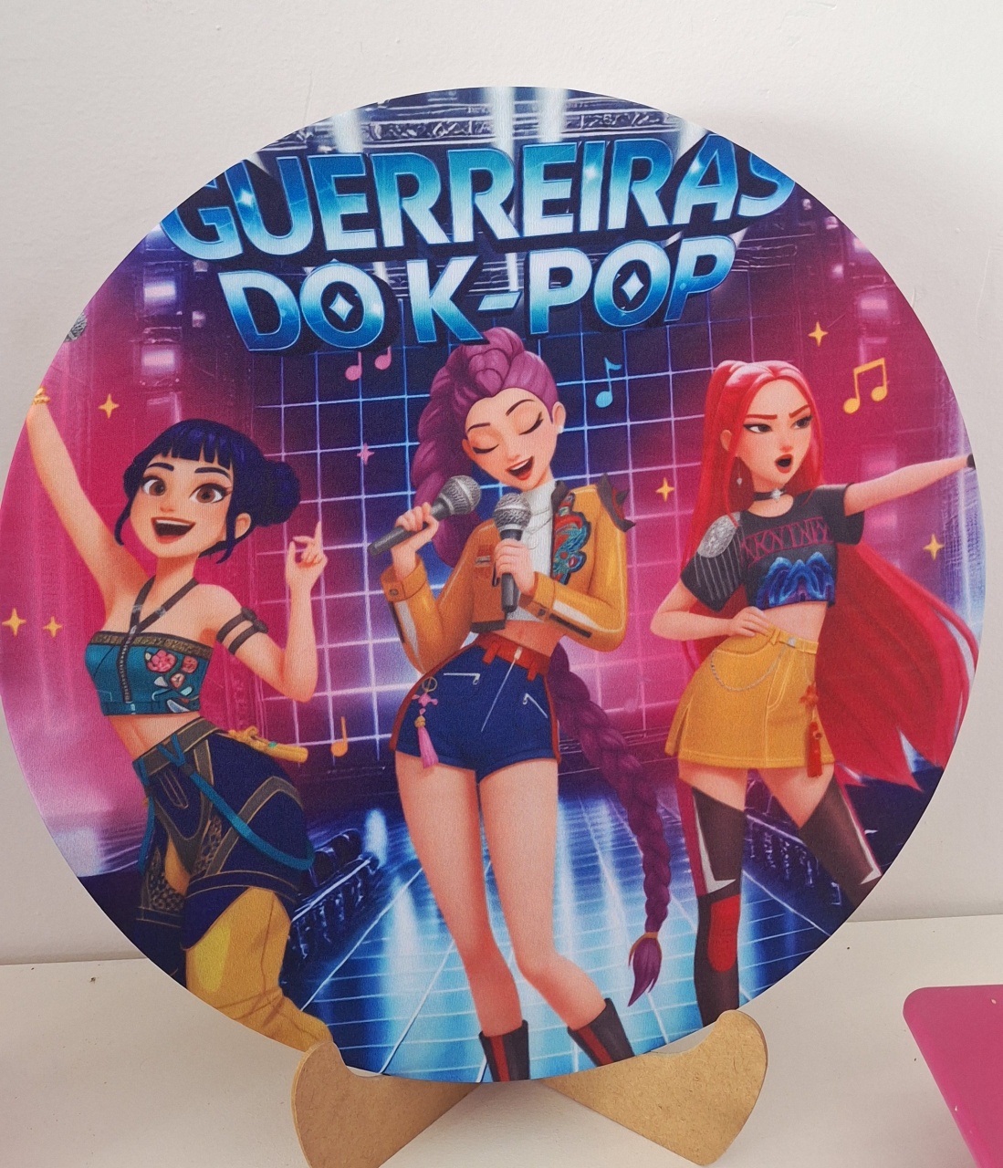 Mini Painel Guerreiras Do  K-Pop - SonikaDecoracaohttps://wa.me/message/Q2BS5PB4ZSIYH1
