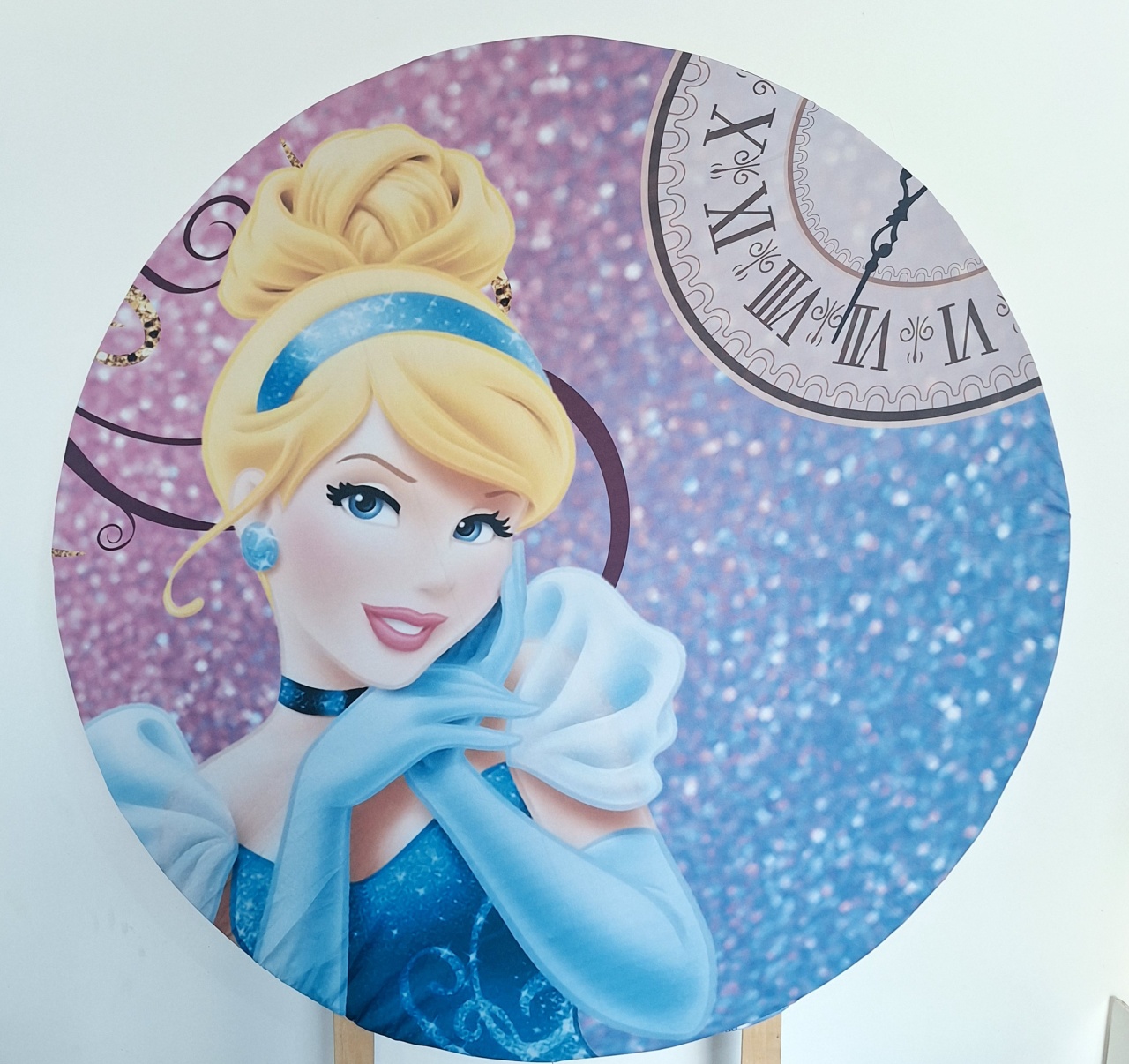 Painel Cinderela 2 - SonikaDecoracaohttps://wa.me/message/Q2BS5PB4ZSIYH1