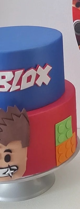 Bolo Roblox - SonikaDecoracaohttps://wa.me/message/Q2BS5PB4ZSIYH1