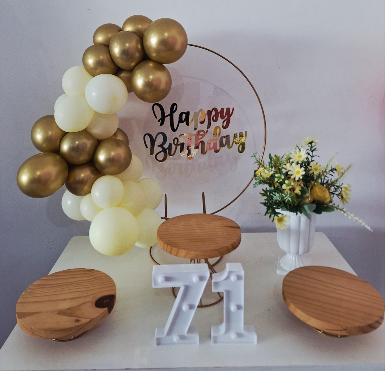 Mini Festa Amarelo Dourado - SonikaDecoracaohttps://wa.me/message/Q2BS5PB4ZSIYH1