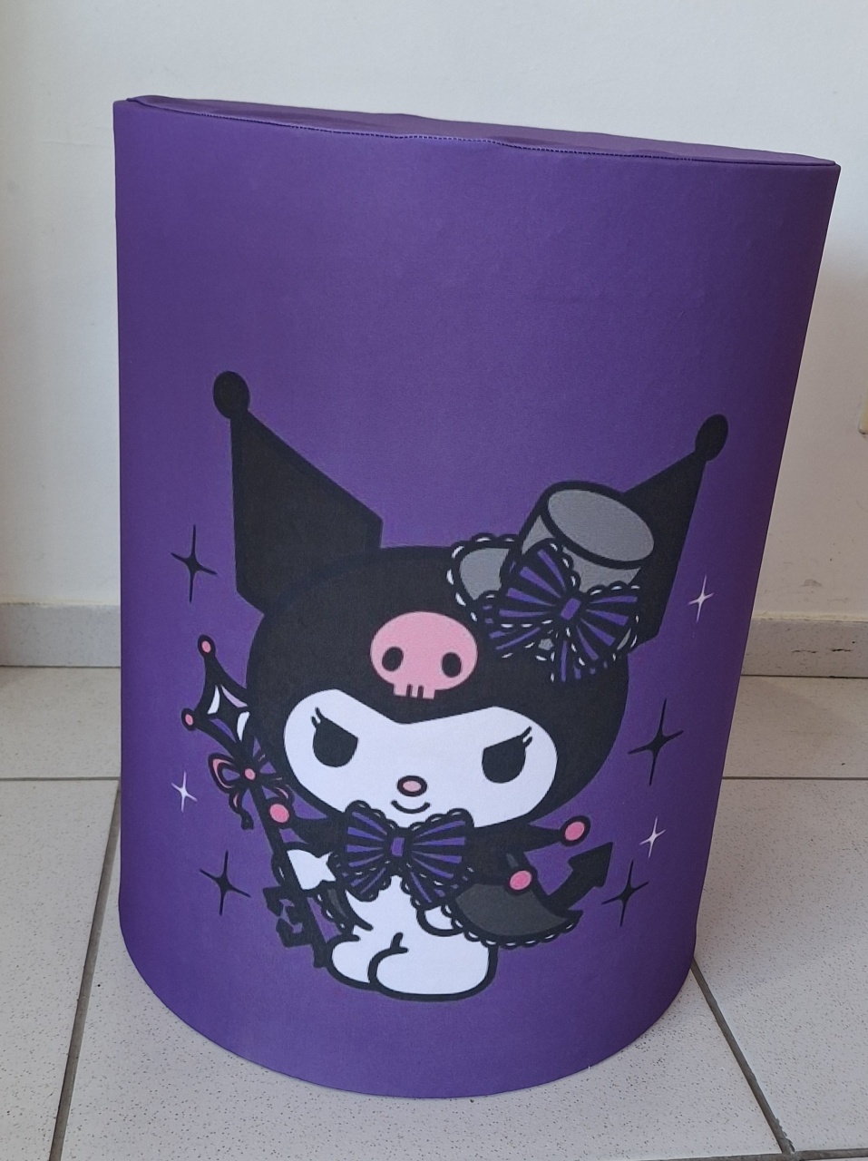 Capa Cilindro Kuromi M - SonikaDecoracaohttps://wa.me/message/Q2BS5PB4ZSIYH1