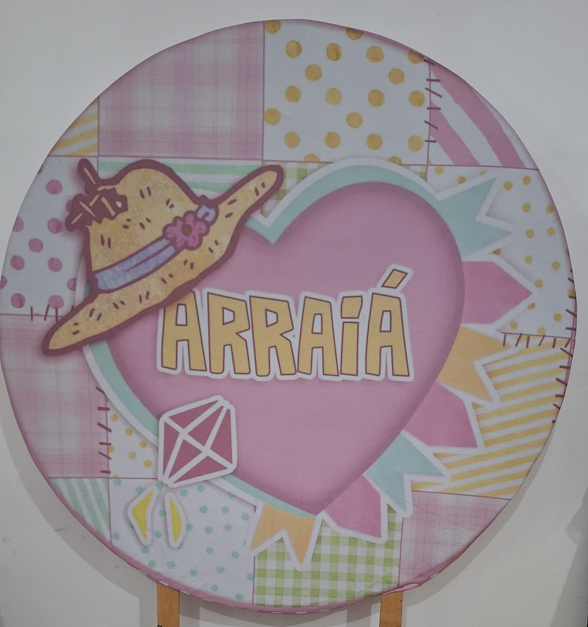 Painel Junina Coração Rosa - SonikaDecoracaohttps://wa.me/message/Q2BS5PB4ZSIYH1