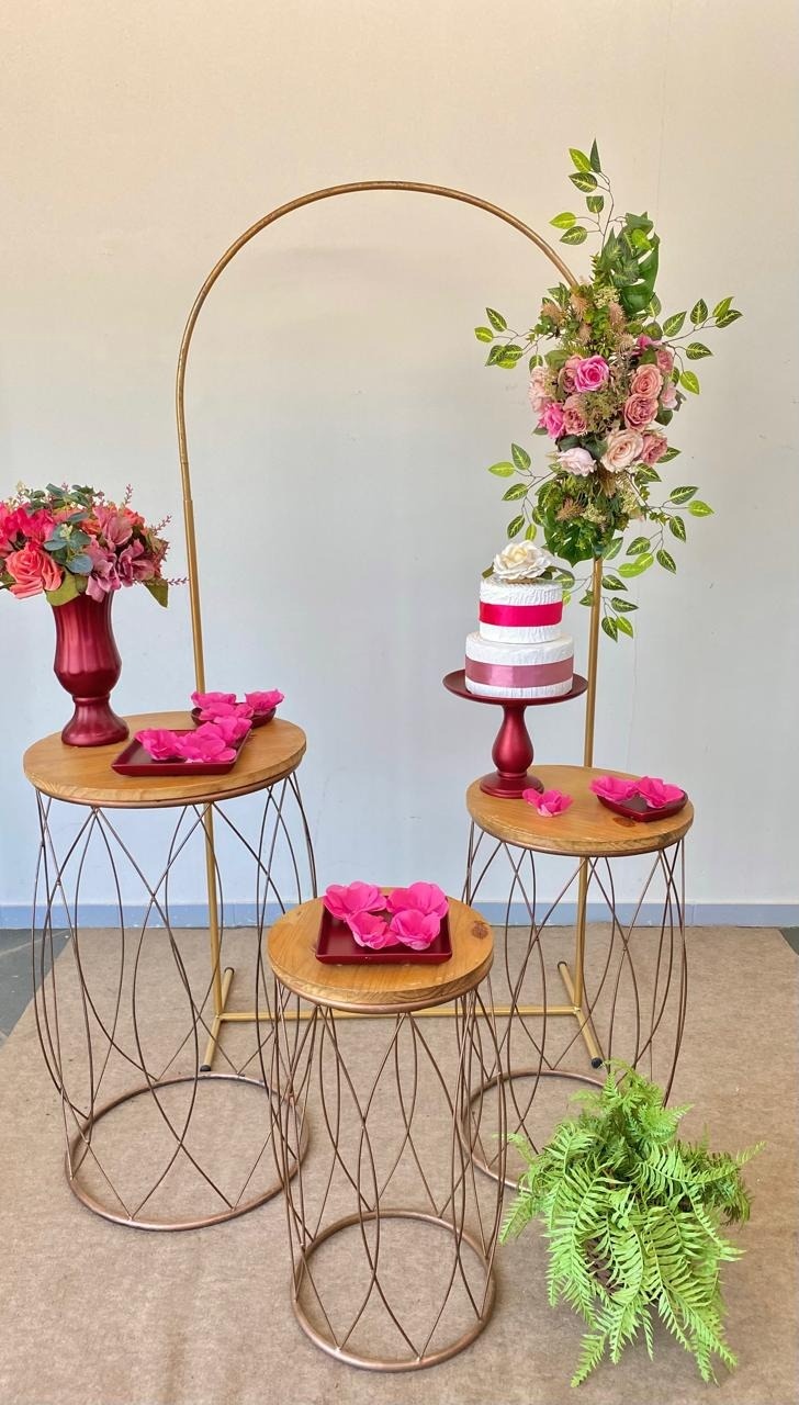 Kit Adulto Mini Party Rosa Com Flores  No Painel - Loja Lepetit Locação