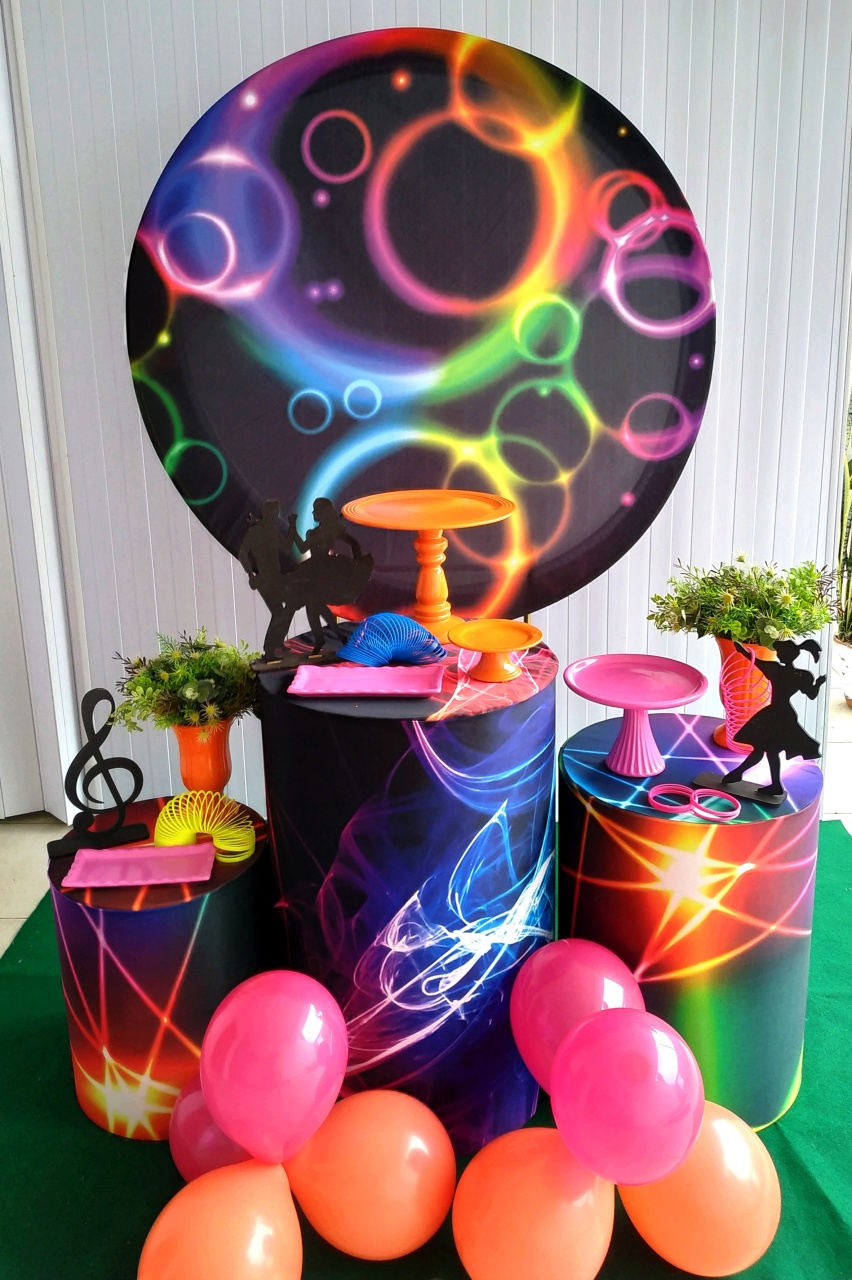 Kit Infantil Mini Cenário Neon - Loja Lepetit Locação