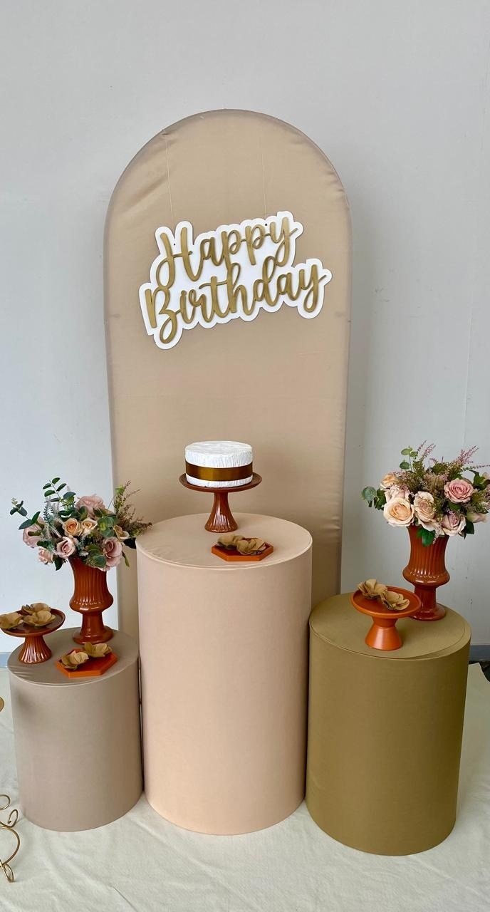 Kit Adulto Mini Party Painel Romano E Cilíndros - Loja Lepetit Locação