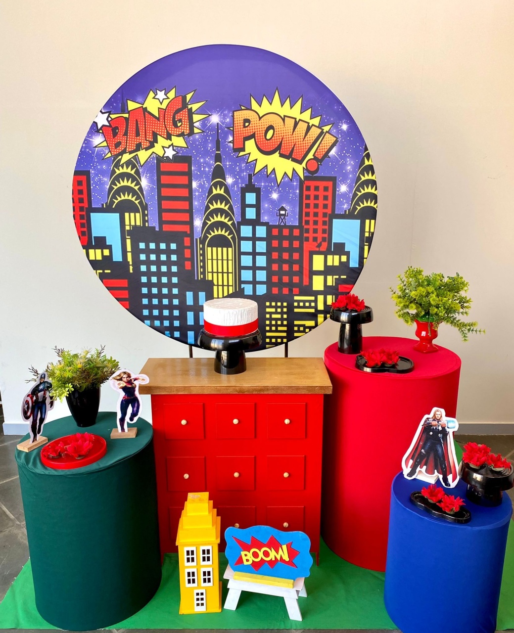 Kit Infantil Mini Party Prédios Heróis - Loja Lepetit Locação