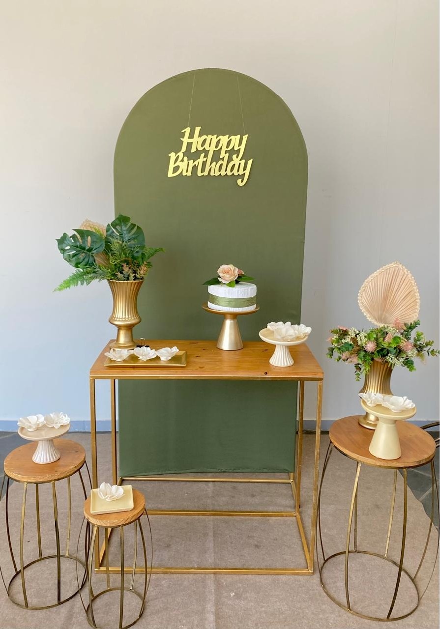 Kit Adulto Mini Party Painel Romano Com Placa - Loja Lepetit Locação