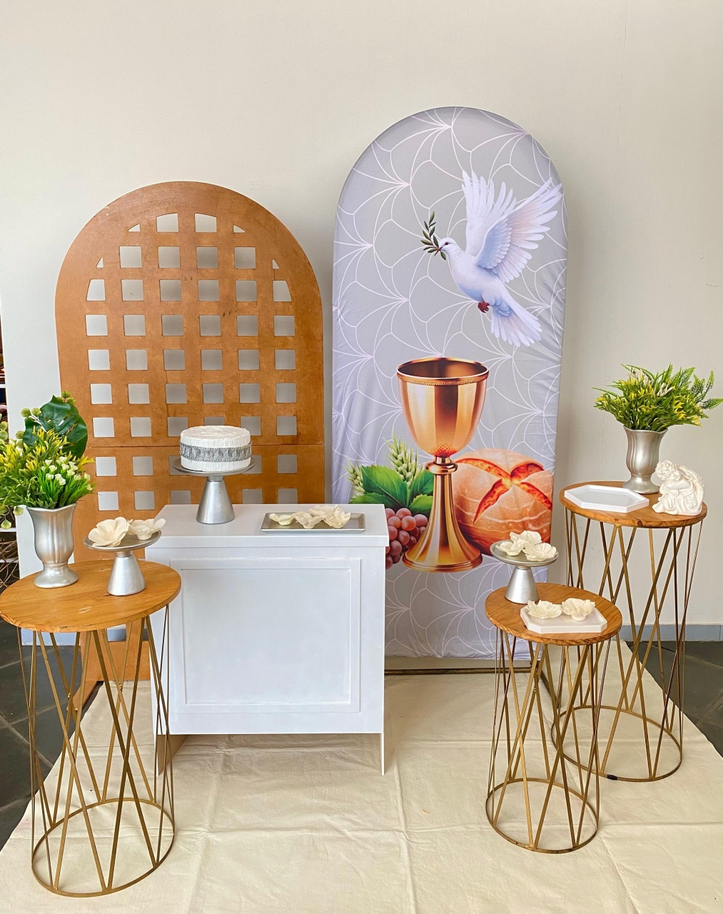Kit Batizado Eucaristia Mini Party P  Painel Romano Pomba   - Loja Lepetit Locação
