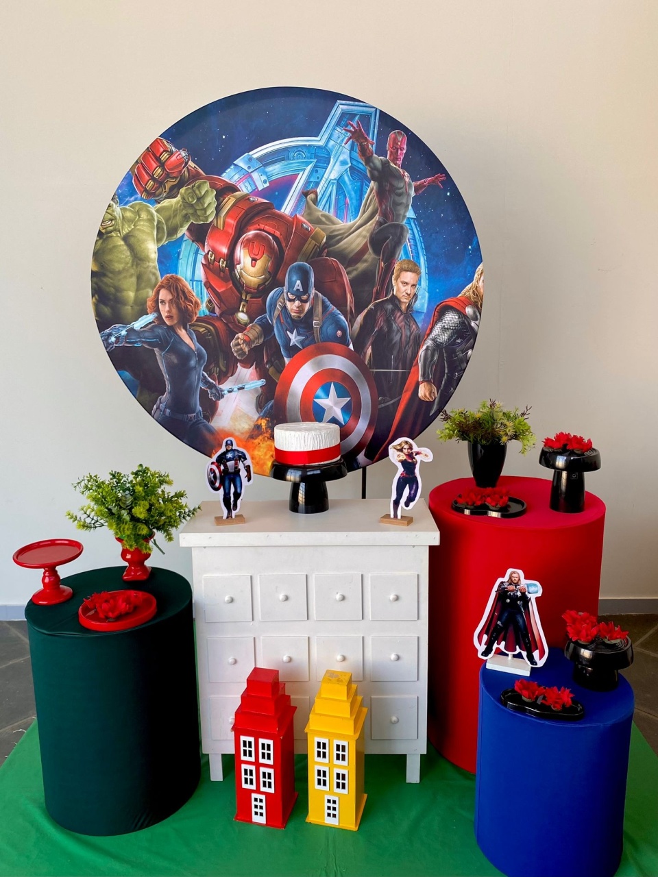 Kit Infantil Mini Party Vingadores  - Loja Lepetit Locação