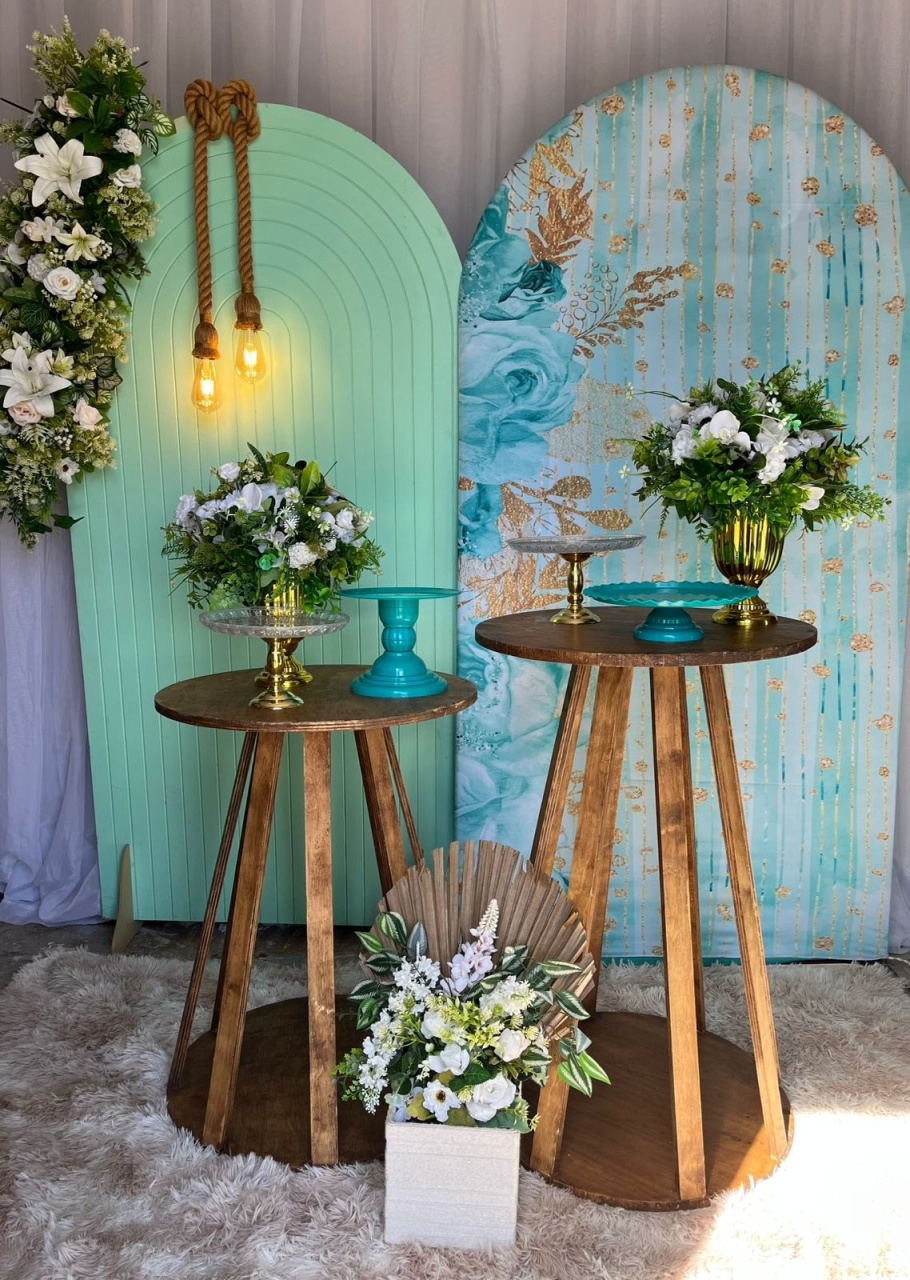 Kit Flores Tiffany  + Lateral + Mesa Madeira  - Nicolle milde
