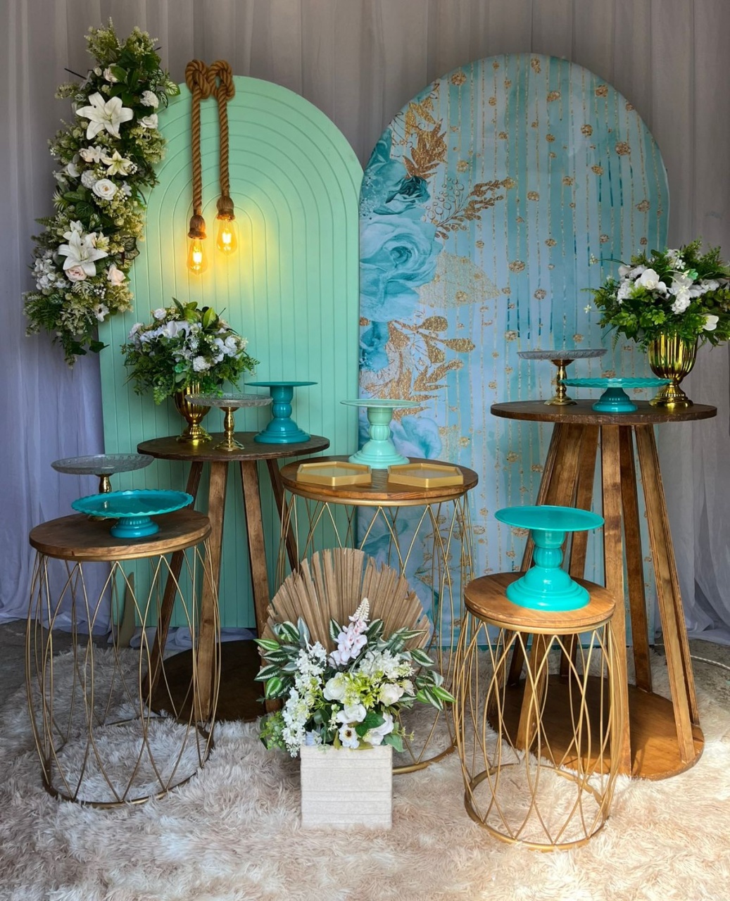 Kit Flores Tiffany  + Lateral + Mesa Madeira + Nani - Nicolle milde