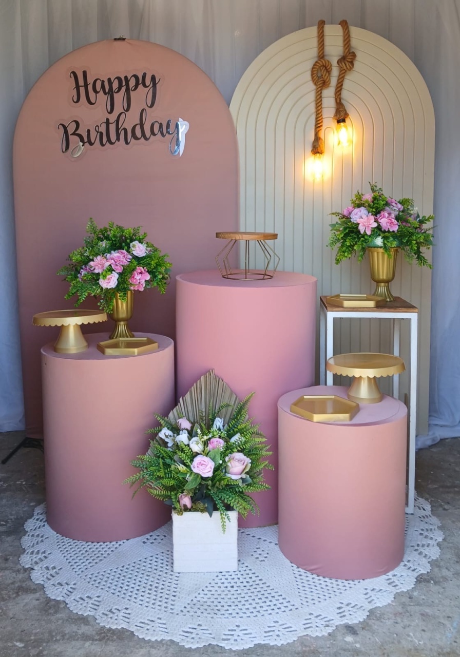  Kit Adulto Rose +Mesa Branca de Ferro  - Nicolle milde
