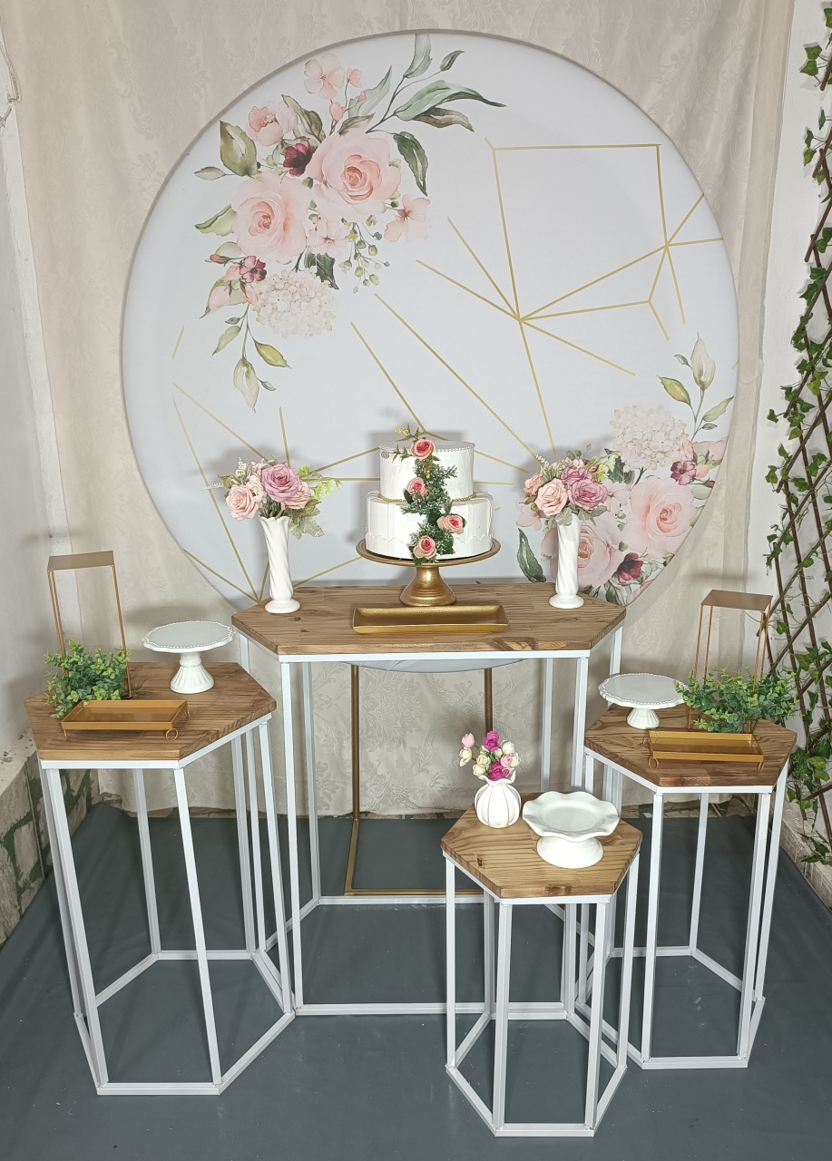 Kit Painel Redondo Com Flores Com Mesa Sextavada (01) - FERNANDO FESTAS E EVENTOS