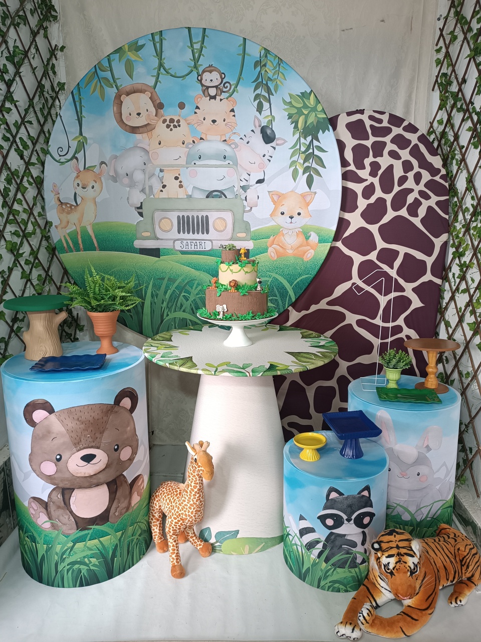 Kit Safari Azul Com Jeep Verde Com Mesa Cone E Painel de Girafa (03) - FERNANDO FESTAS E EVENTOS