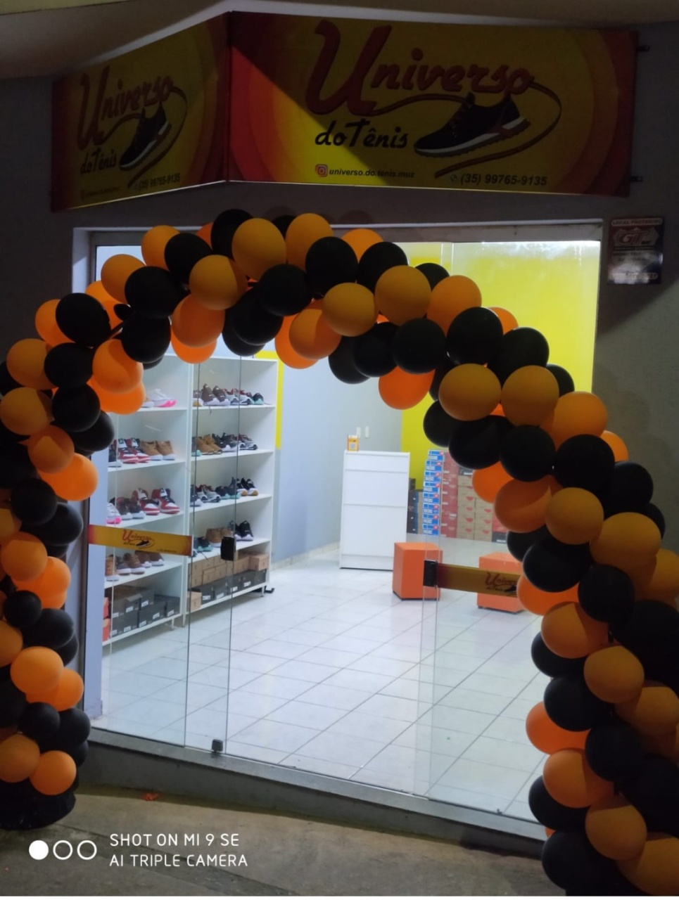 Arco de Balões Laranja E Preto (02) - FERNANDO FESTAS E EVENTOS