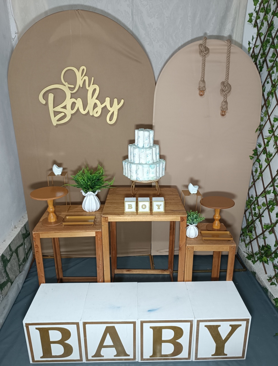 Kit Oh Baby Marrom Escuro E Marrom Claro Com Mesa de Madeira 02 - FERNANDO FESTAS E EVENTOS