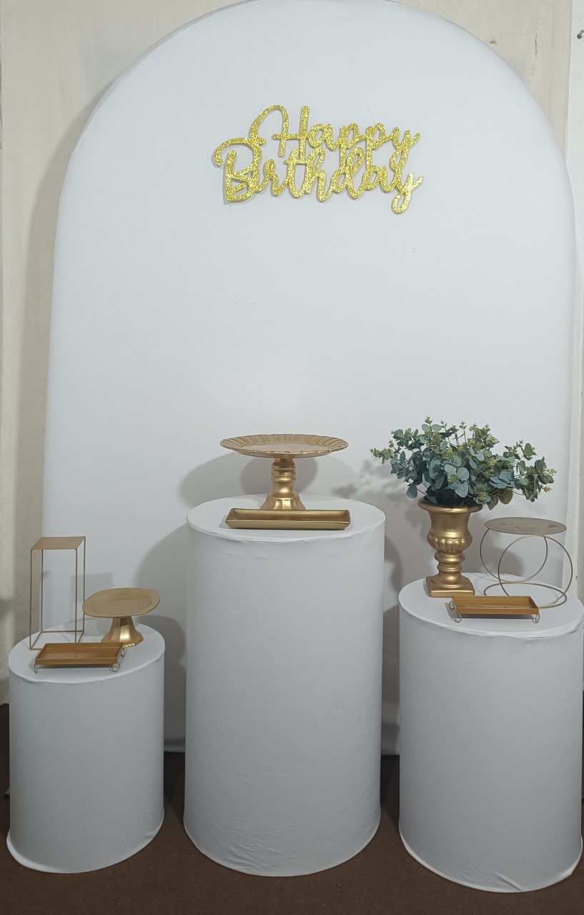 Kit Happy Birthday Branco E Dourado 2X1,5 - FERNANDO FESTAS E EVENTOS