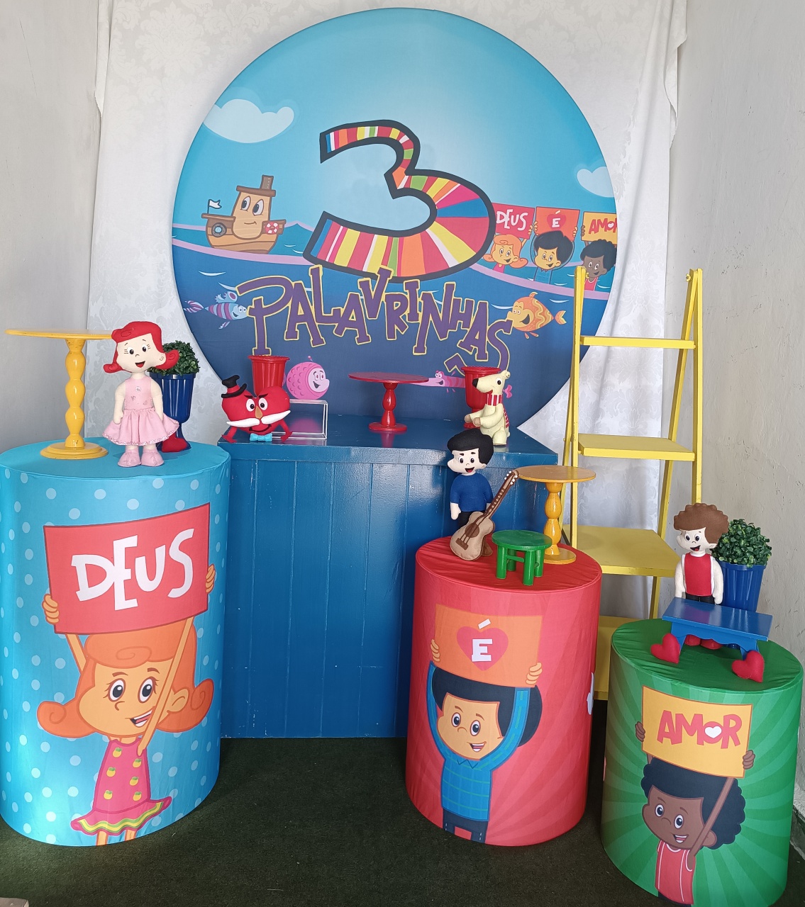 Kit 3 Palavrinhas Mesa Auxiliar E Escada  - FERNANDO FESTAS E EVENTOS