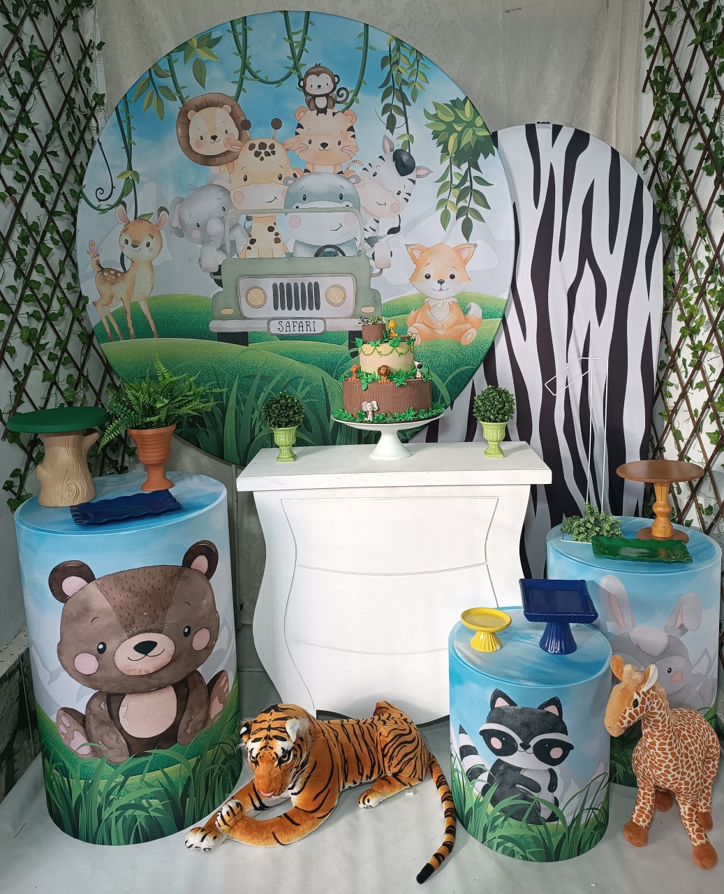 Kit Safari Azul Com Jeep Verde Com Mesa Branca Painel Zebra 05 - FERNANDO FESTAS E EVENTOS