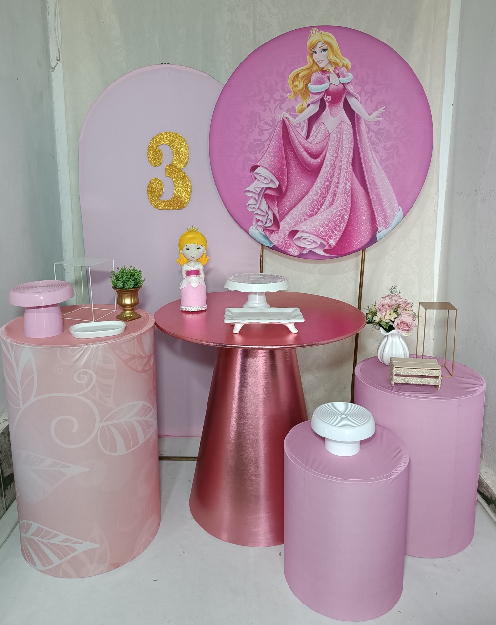 Kit Bela Adormecida Com Painel Lateral Painel Redondo Cone E Cilindros 04 - FERNANDO FESTAS E EVENTOS