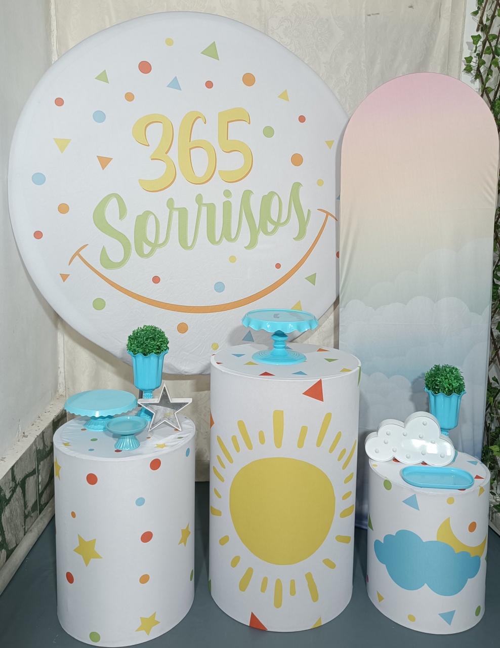 Kit 365 Sorrisos Azul Com Painel Lateral E Três Cilindros 02 - FERNANDO FESTAS E EVENTOS