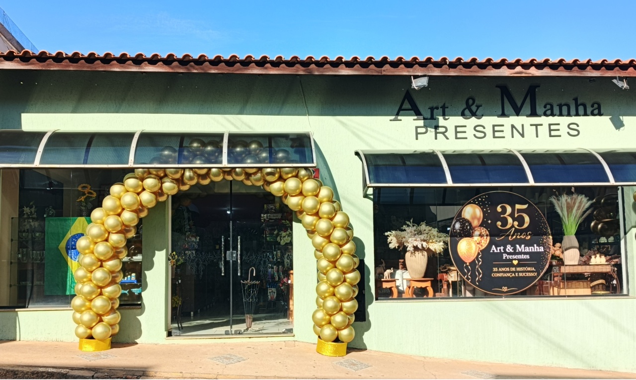Arco de Balões Dourado - FERNANDO FESTAS E EVENTOS